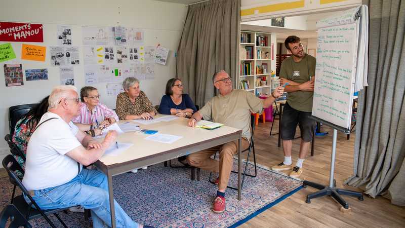 Piloté par l’ONPL avec le soutien de l’association Kontratdixion, un atelier d’écriture s’est tenu trois jours durant à Manou Partages, au Ranzay © Loïc Gatteau. Piloté par l’ONPL avec le soutien de l’association Kontratdixion, un atelier d’écriture s’est tenu trois jours durant à Manou Partages, au Ranzay © Loïc Gatteau.