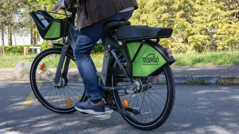 Le service Naolib Micromob’, piloté par la Semitan, propose près de 100 trottinettes et vélos à assistance électrique © Céline Jacq.