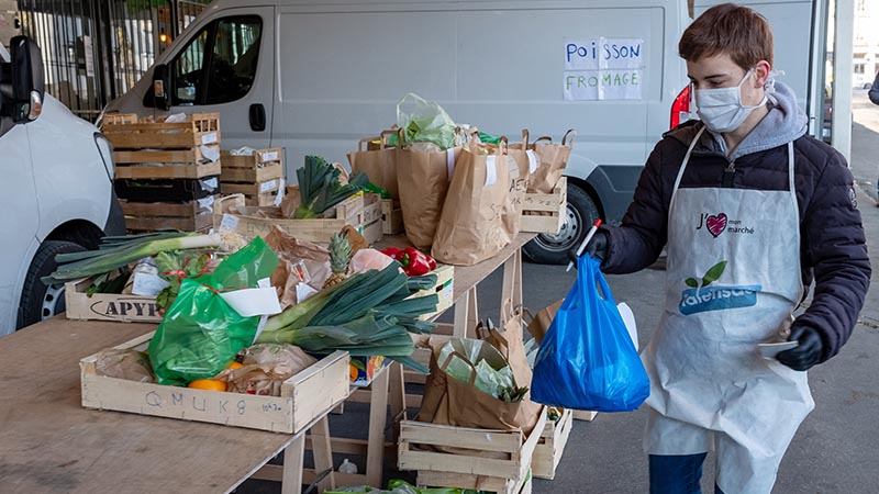 Drives, marché en ligne, paniers de producteurs, achats groupés… 10 solutions pour consommer de bons produits, près de chez soi, tout en soutenant les producteurs et commerçants locaux. Drives, marché en ligne, paniers de producteurs, achats groupés… 10 solutions pour consommer de bons produits, près de chez soi, tout en soutenant les producteurs et commerçants locaux.