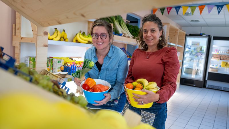 Cécile et Juliette, cogérantes de l'épicerie 