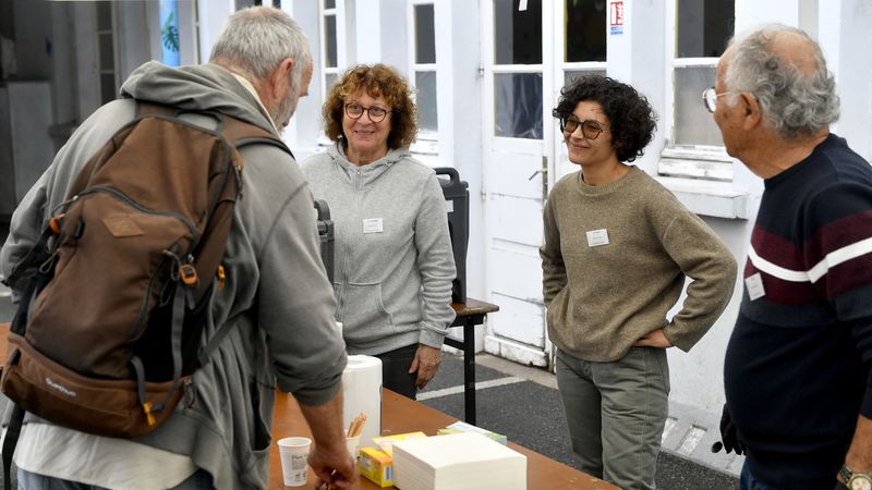 Les bénévoles accueillent les usagers, de 10h à midi, du 15 juillet au 21 août. ©Marc Roger 