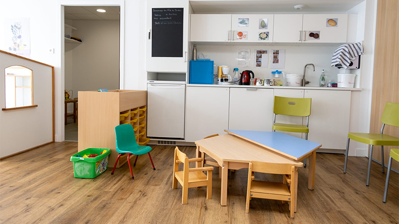 Les adultes ne sont pas oubliés avec un espace où ils peuvent se poser et prendre un thé ou un café. © Patrick Garçon