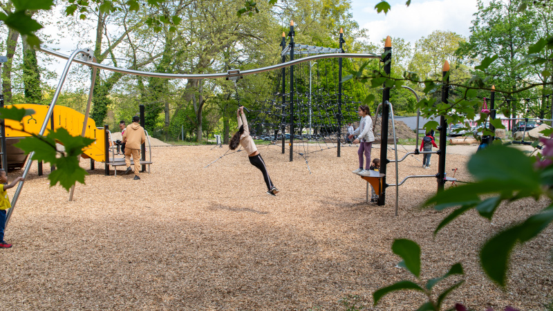 L’Aire de jeux Renoir aux Dervallières, réaménagement réalisé en concertation ateliers participatifs 