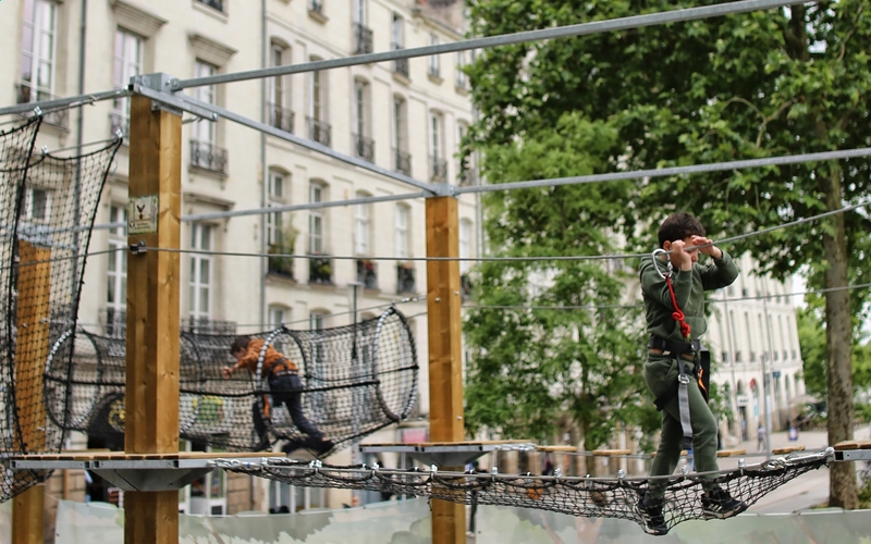 ACROBATIQUE. Toute la journée, petits et adolescents ont testé leur agilité sur un accrobranche éphémère ou sur les structures installées allée Brancas pour s’initier à l’art du parkour.