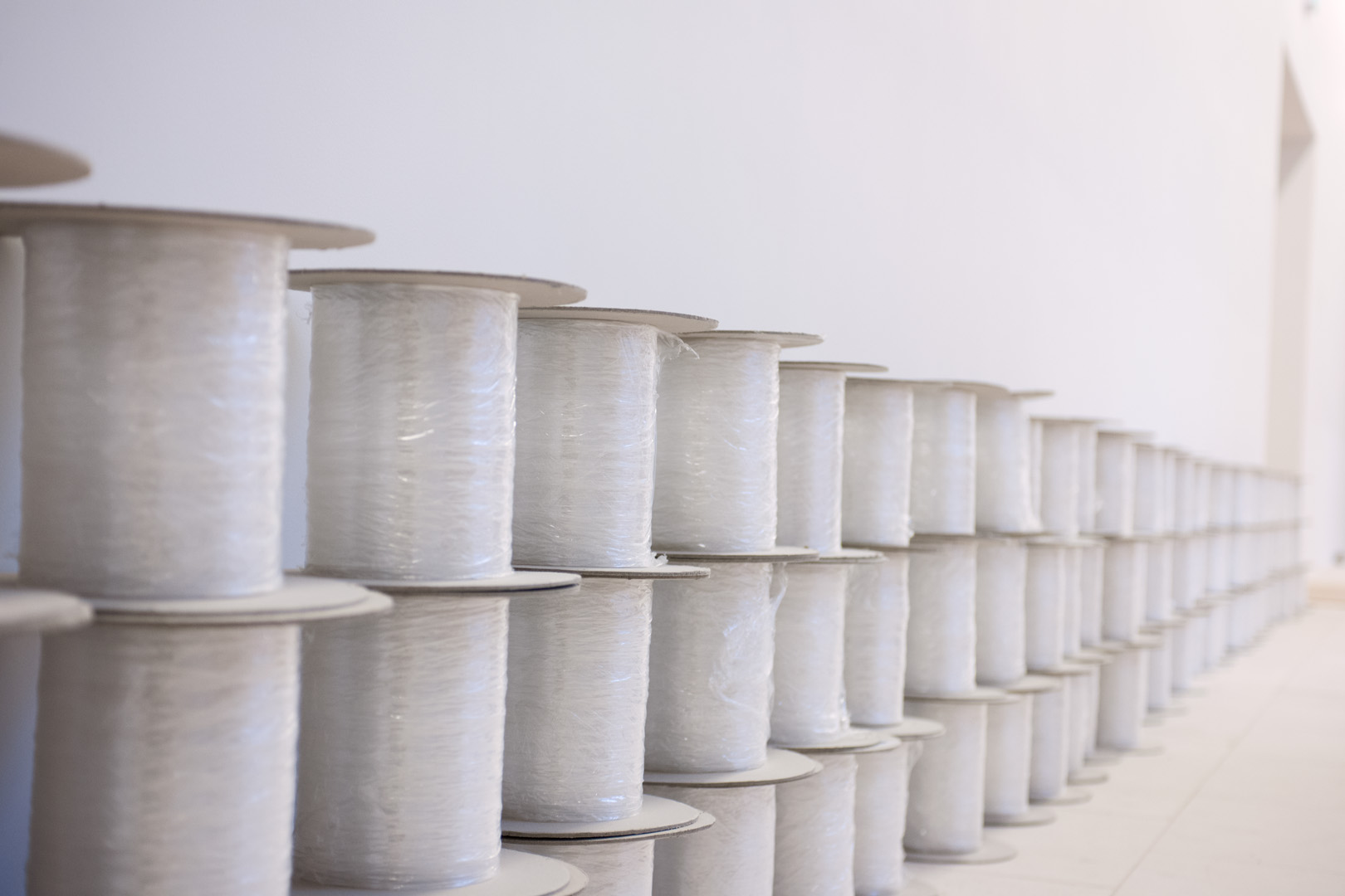 Bobines de fils conservées pour l'installation